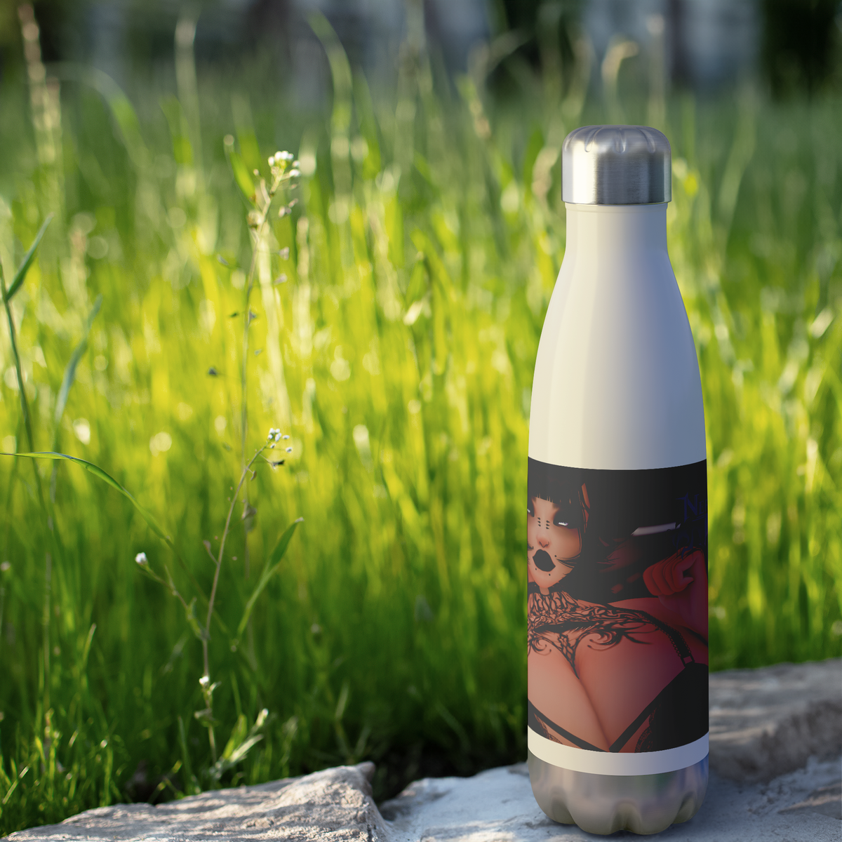 Nefarious_Nao_-_20oz_Insulated_Bottle_5_WaterBottle_Outdoor_grass_Mockup.png_16164019