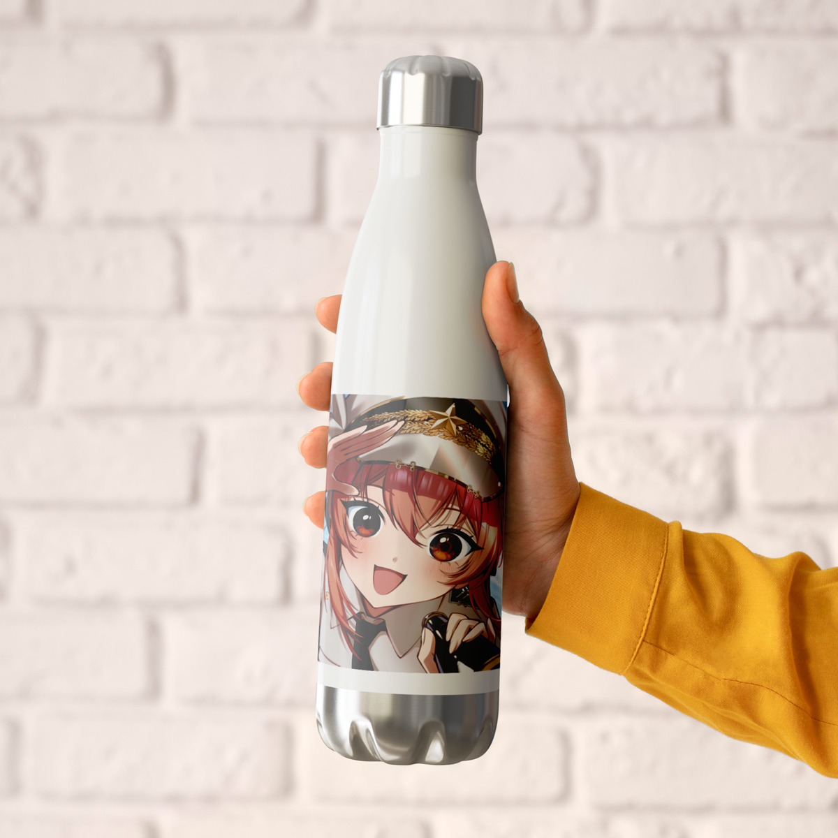 AdmiralTrina_-_20oz_Insulated_Bottle_59_WaterBottle_HoldingHand_AS_Mockup.png_16163936