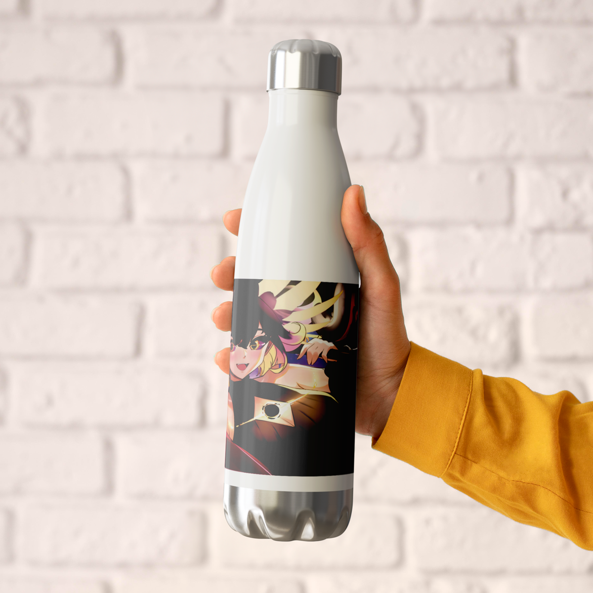 Aika_Amanai_-_20oz_Insulated_Bottle_591_WaterBottle_HoldingHand_AS_Mockup.png_16160689