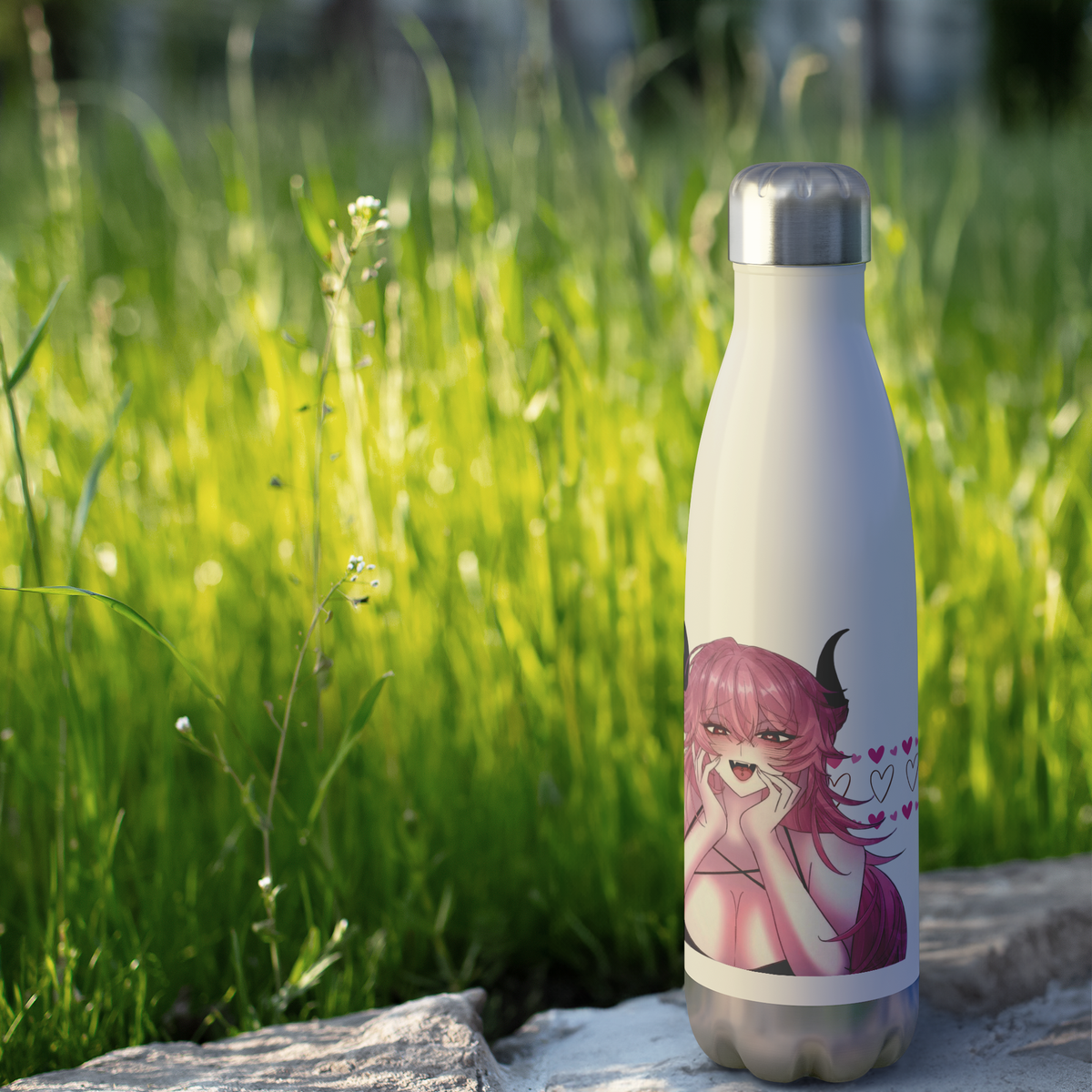 AilaLink_-_20oz_Insulated_Bottle_591_ml_WaterBottle_Outdoor_grass_Mockup.png_16160697