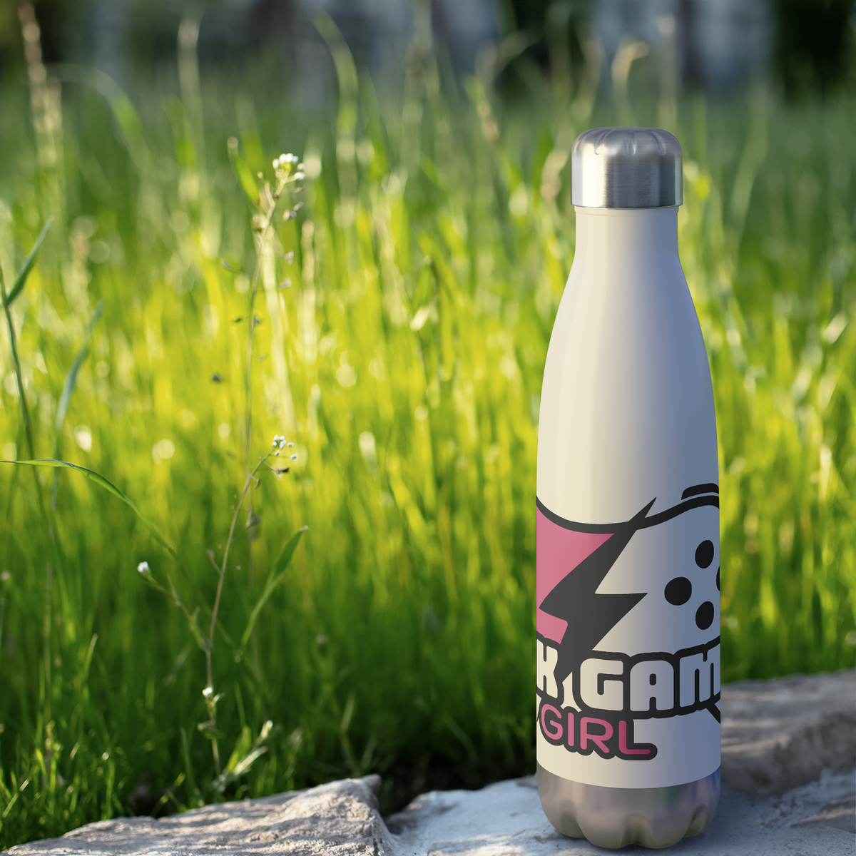DGG_-_20oz_Insulated_Bottle_WaterBottle_Outdoor_grass_Mockup.png_16159593