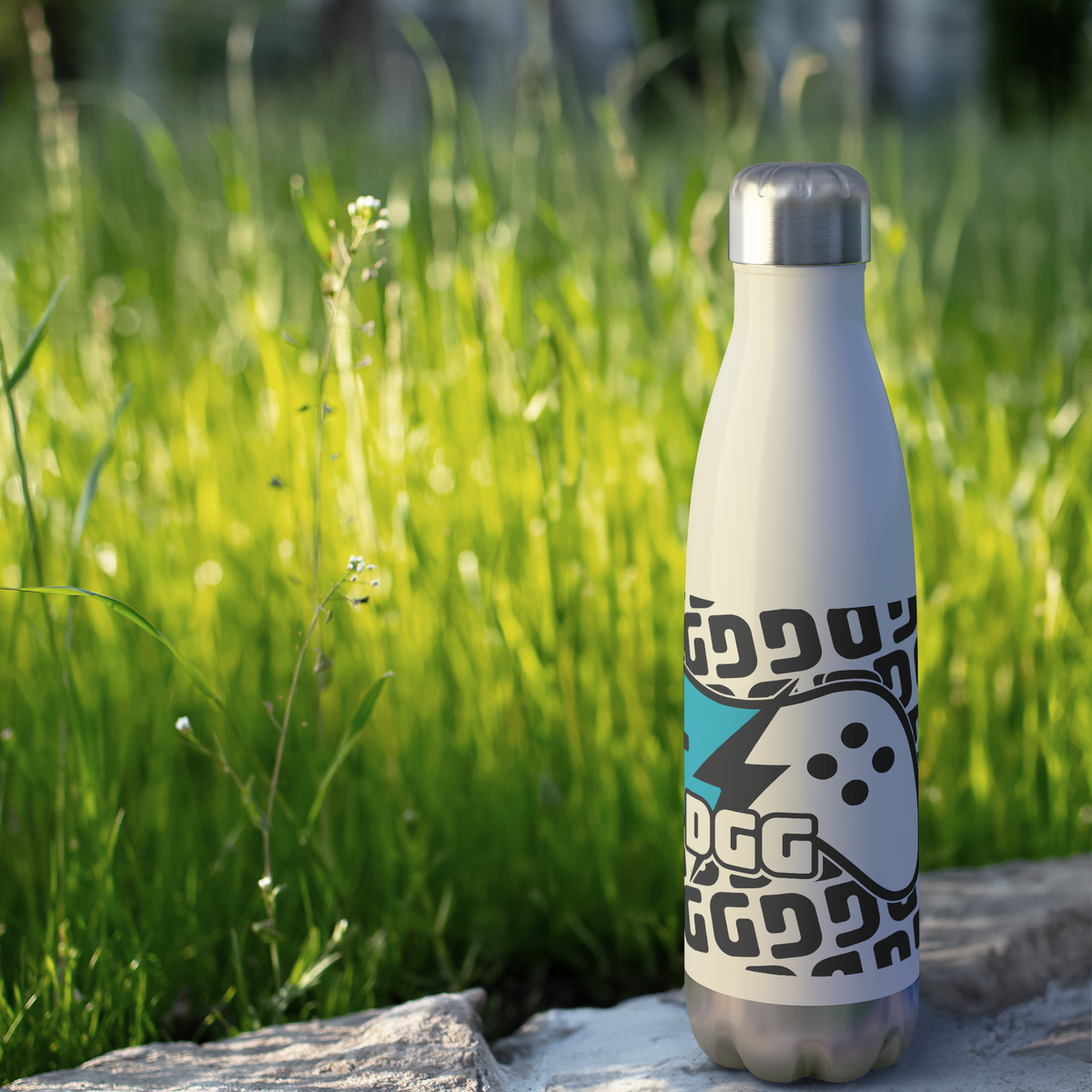 DGG_Print_Logo_Blue_-_20oz_Insulated_Bot_WaterBottle_Outdoor_grass_Mockup.png_16160794
