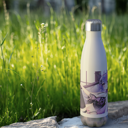 DaniFangs_-_20oz_Insulated_Bottle_591_m_WaterBottle_Outdoor_grass_Mockup.png_16160660