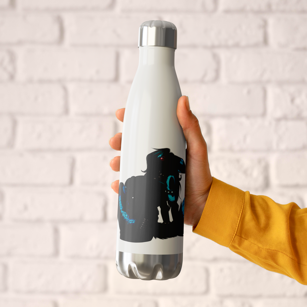 KatFox_-_20oz_Insulated_Bottle_591__ml_WaterBottle_HoldingHand_AS_Mockup.png_16282273