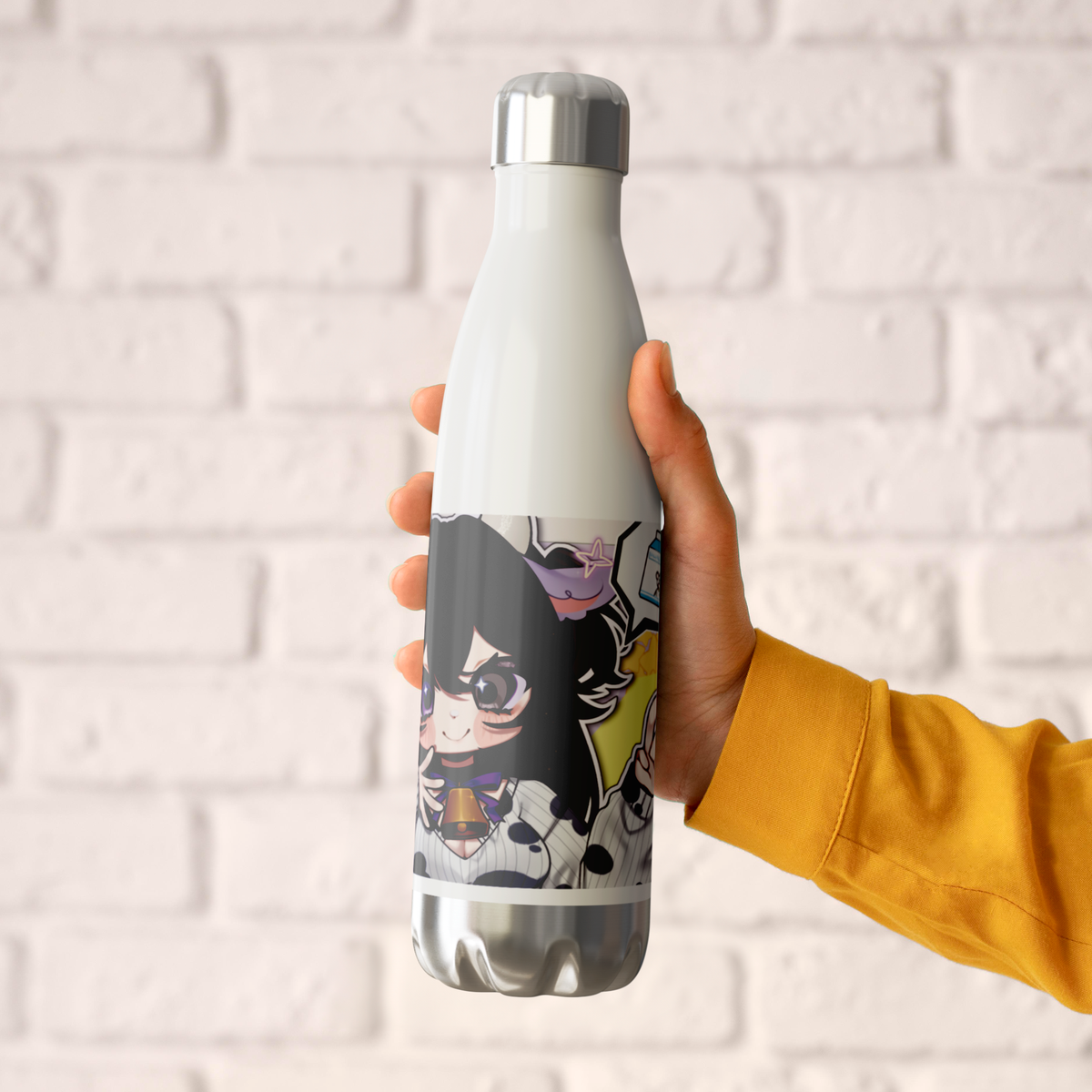La_Cowgirl_-_20oz_Insulated_Bottle_591__WaterBottle_HoldingHand_AS_Mockup.png_16209626