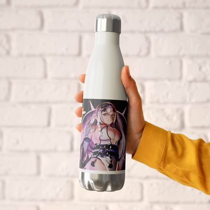Rynna_-_20oz_Insulated_Bottle_591_ml_WaterBottle_HoldingHand_AS_Mockup.png_16166915