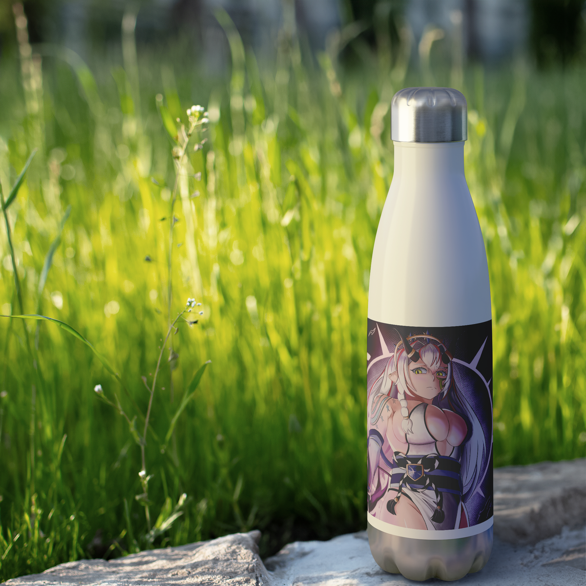 Rynna_-_20oz_Insulated_Bottle_591_ml_WaterBottle_Outdoor_grass_Mockup.png_16166916