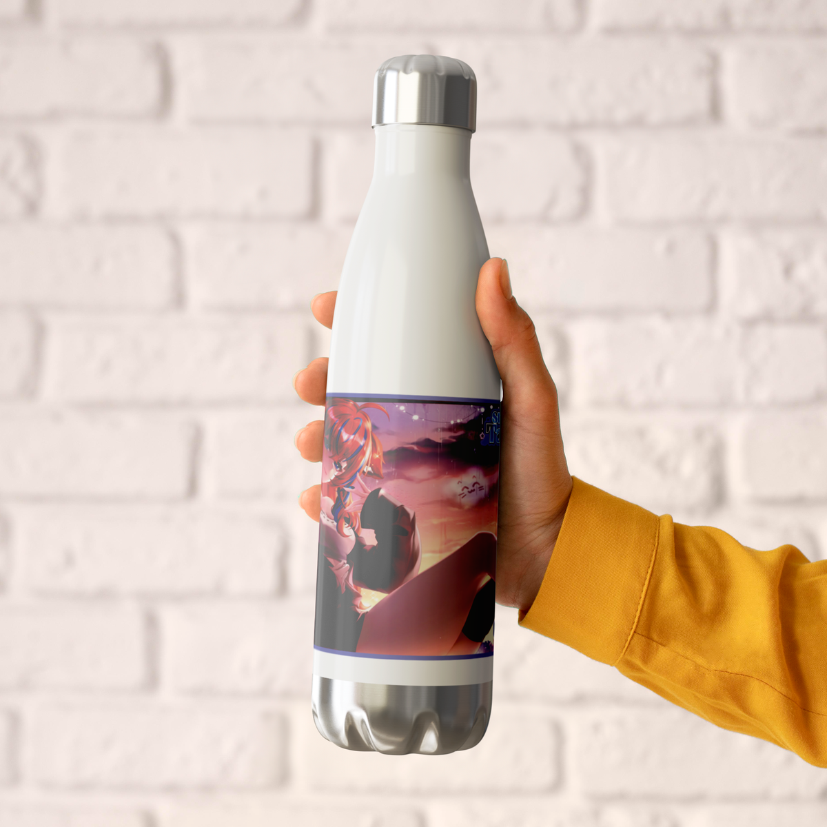 Starcat_Tailchaser_-_20oz_Insulated_Bott_WaterBottle_HoldingHand_AS_Mockup.png_16160639