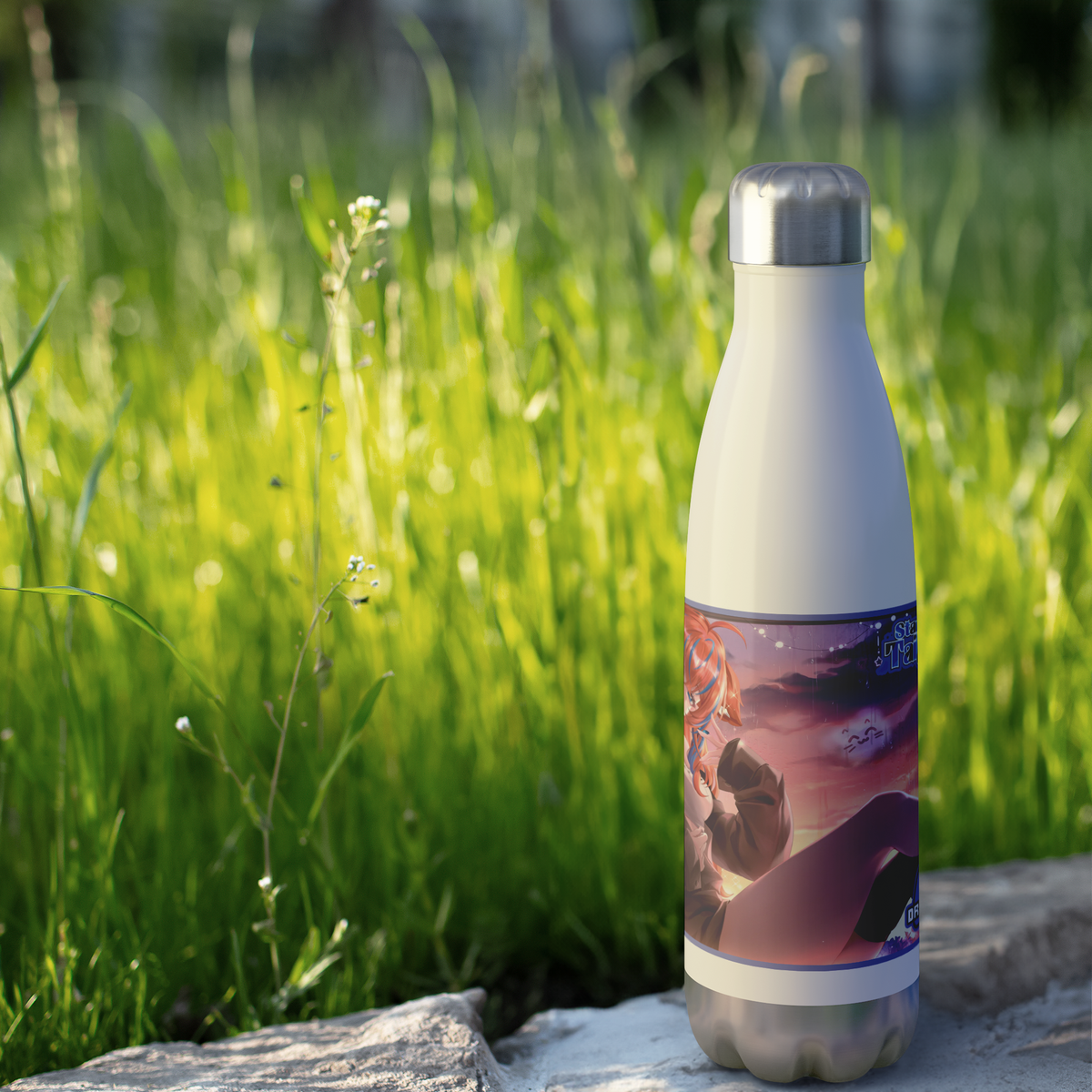 Starcat_Tailchaser_-_20oz_Insulated_Bott_WaterBottle_Outdoor_grass_Mockup.png_16160640