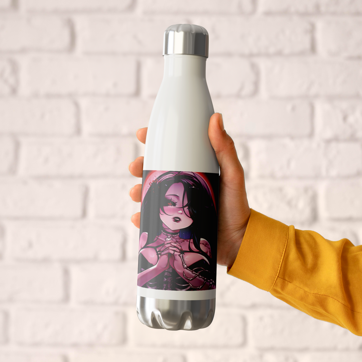 Yuriko_Yami_-_20oz_Insulated_Bottle_591_WaterBottle_HoldingHand_AS_Mockup.png_16167089