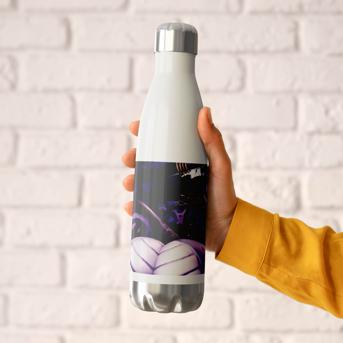 xSwampPuppyx_-_20oz_Insulated_Bottle_59_WaterBottle_HoldingHand_AS_Mockup.png_16160715